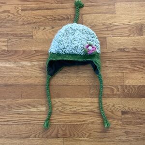Ladies sz small knitted green/cream knit 100% wool winter hat with fleece lining